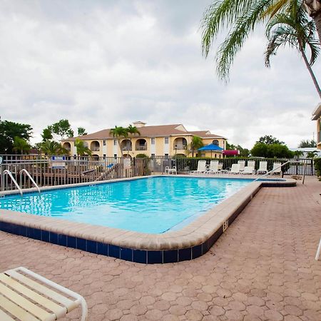 Oyo Waterfront Hotel- Cape Coral Fort Myers, Fl Екстер'єр фото