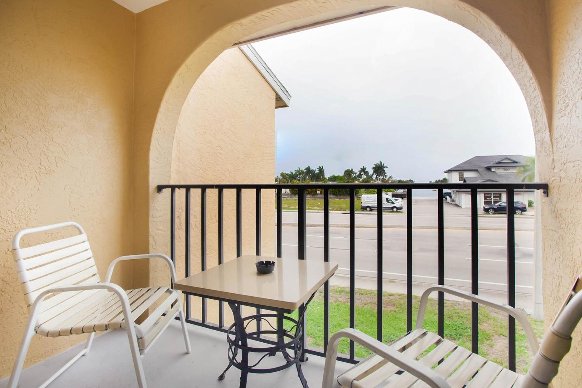 Oyo Waterfront Hotel- Cape Coral Fort Myers, Fl Екстер'єр фото
